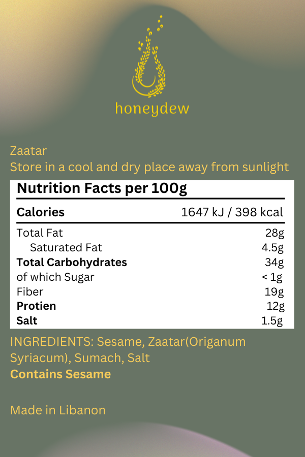 Das Bild zeigt die Nährwertangaben von "Honeydew Zaatar" auf einem eleganten, olivgrünen Hintergrund mit dem goldenen Honeydew-Logo. Die Informationen sind klar strukturiert und umfassen pro 100 g:
Kalorien: 1647 kJ / 398 kcal
Gesamtfett: 28 g
Gesättigte Fettsäuren: 4,5 g
Kohlenhydrate: 34 g
davon Zucker: <1 g
Ballaststoffe: 19 g
Eiweiß: 12 g
Salz: 1,5 g
Zutaten: Sesam, Zaatar (Origanum Syriacum), Sumach, Salz
Enthält Sesam
Am unteren Rand wird die Herkunft hervorgehoben: „Made in Lebanon“.
